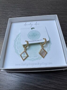 NWT Dainty Doe Gold Diamond Drop Earrings